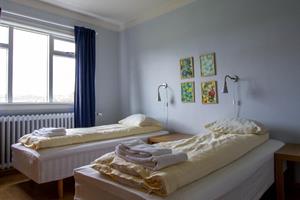 Twin room with private bathroom