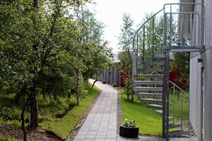 Path towards accommodation from the main house