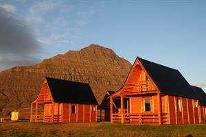 Four person cottages (39 m2) at Mjóeyri