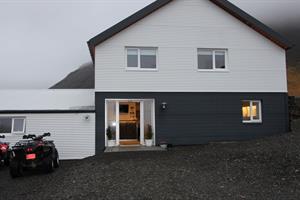 Guesthouse Hoffell by Hoffellsjökull Glacier