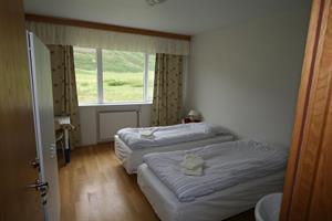 Twin room with shared bathroom