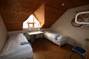 Twin room with shared bathroom