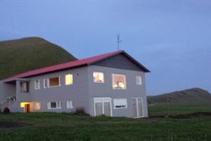 Farmhouse Lodge Skeiðflöt by Vík