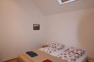 Double room with shared bathroom