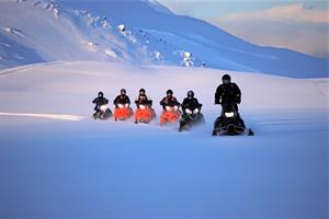 Snowmobile in Ytri Vik