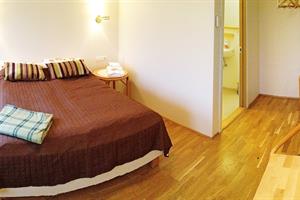 Double room with private bathroom