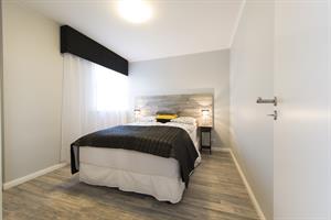 Bedroom with a double bed in the 7 person cottage