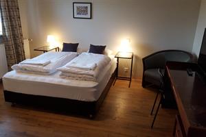 Double room with private bathroom