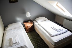 Twin Room with handbasin and shared bathroom