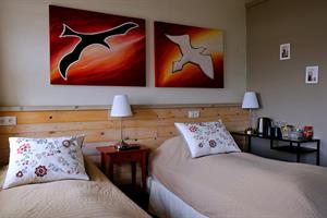Twin room with private bathroom