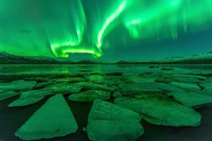 Northern Lights over glacier Lagoon
