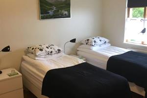 Twin room.