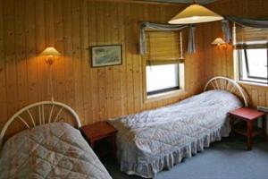 Twin room with shared bathroom