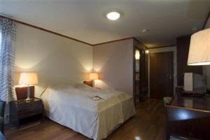 Double room with private bathroom