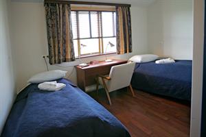 Twin room with private bathroom