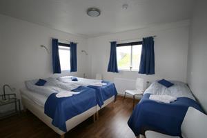 Triple room with shared bathroom