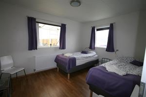 Twin room with shared bathroom