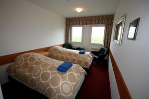 Twin room with private bathroom