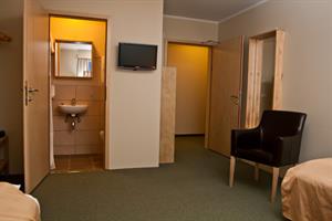 Twin room with private bathroom