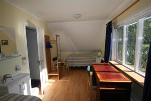 Triple room with shared bathroom