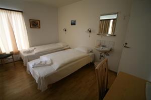 Twin room with shared bathroom