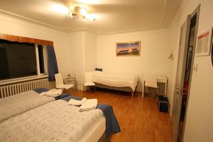 Triple room with shared bathroom