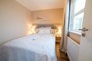 Bedroom with a double bed in the 6 person cottage