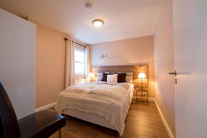 Bedroom with a double bed in the 6 person cottage