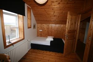 Twin room with shared bathroom